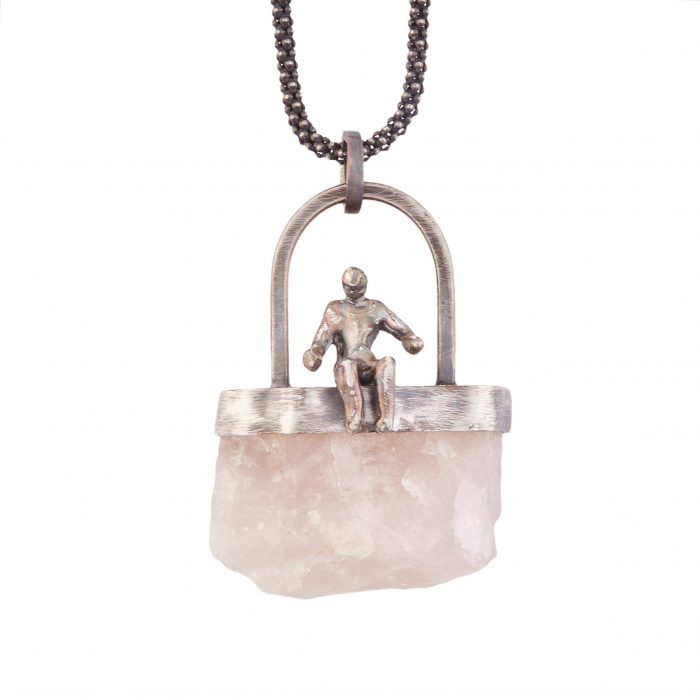 Colgante Personita sobre mini cuarzo rosa